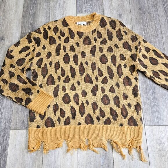 L love Leopard Print Distressed Frayed Oversized Crewneck Sweater Women's Small - Picture 1 of 9
